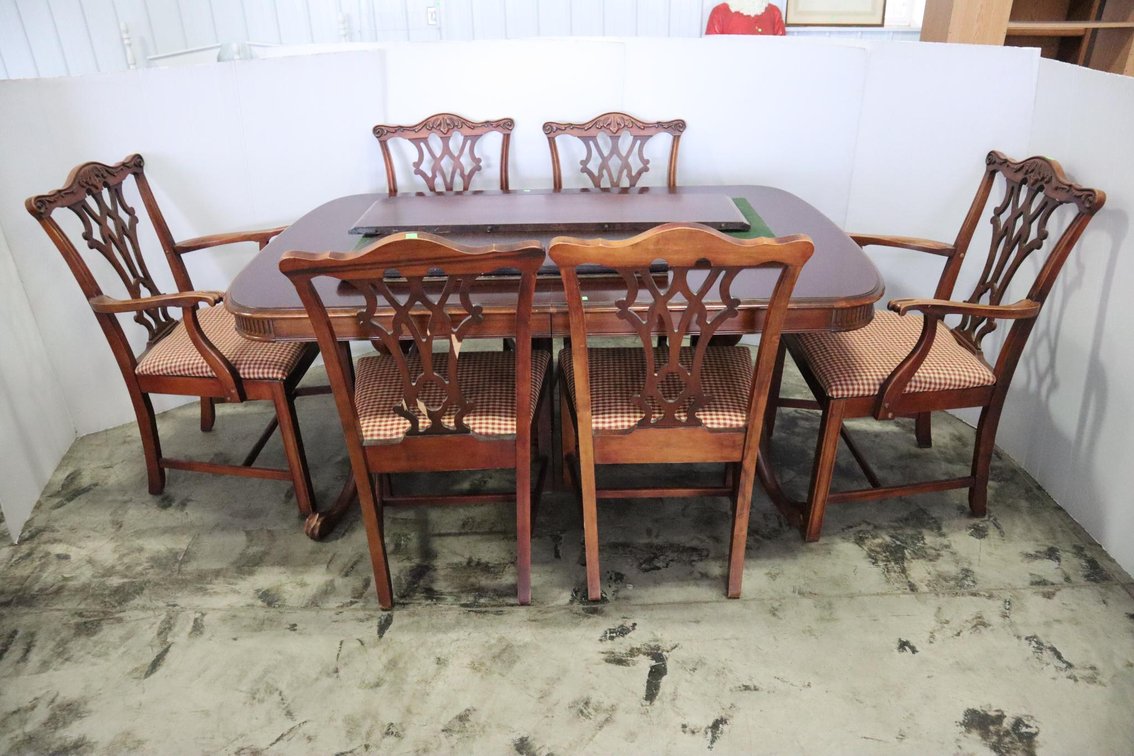 Chippendale Style Dining Extension Table and Six Chairs, One Extension Leaf and Table Top Protector