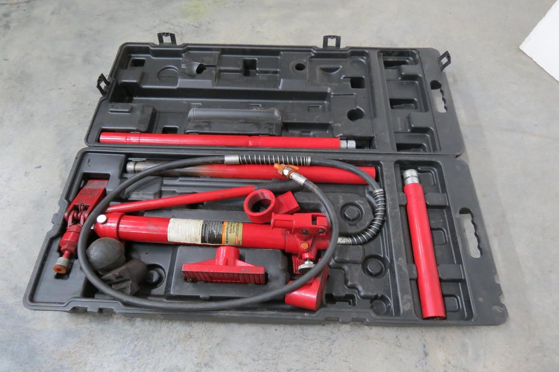 Strongway 10 Ton Hydraulic Ram System