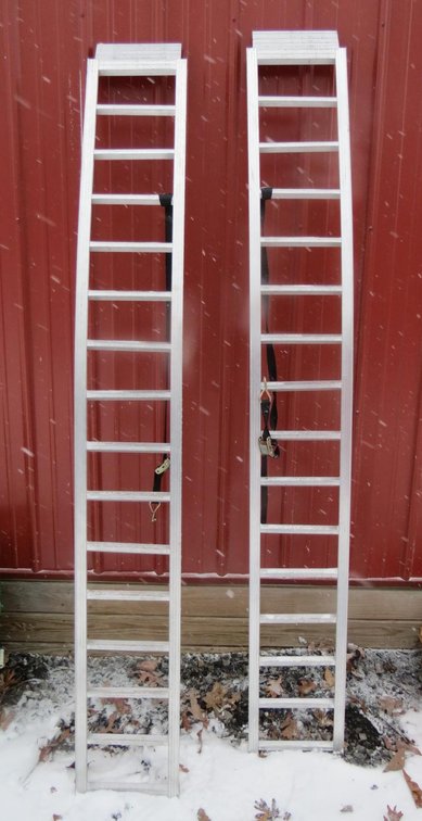 Pair of Wreaths Aluminum Loading Ramps
