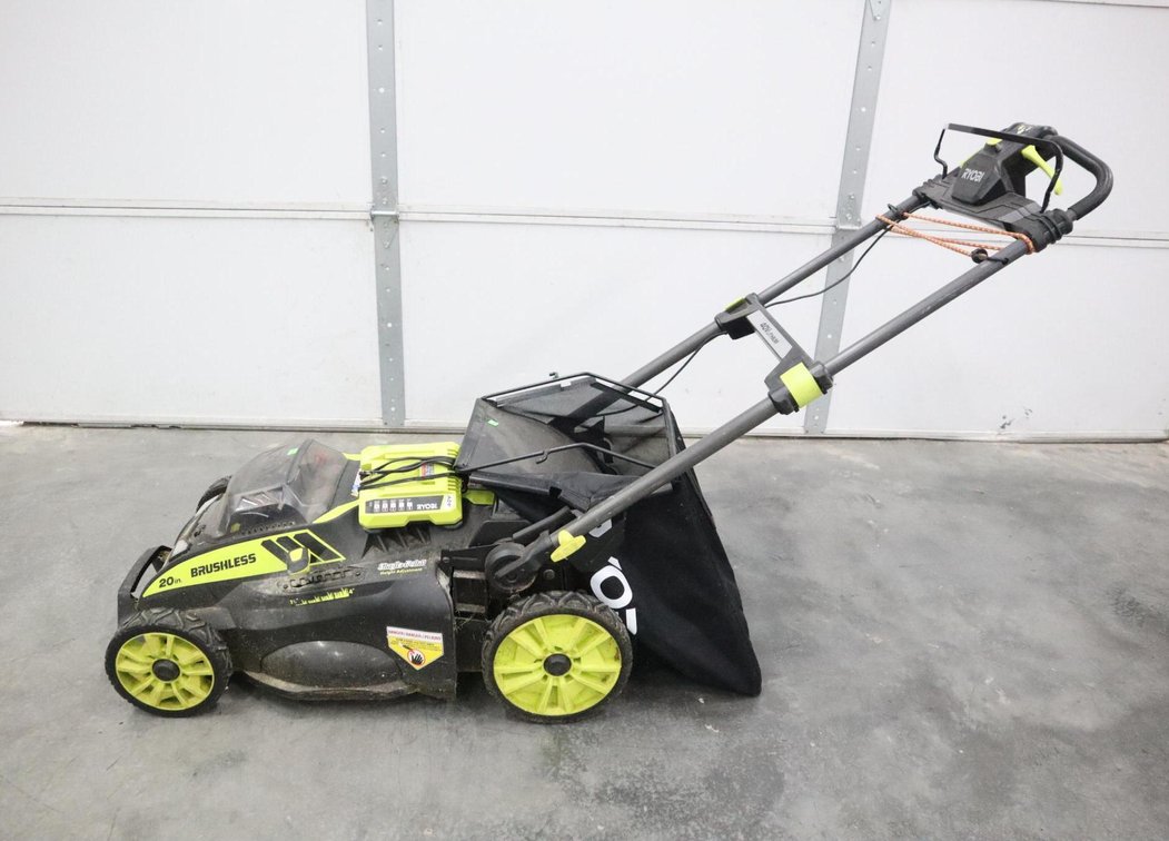 Ryobi 40 Volt Push Mower With 2 Batteries and Charger