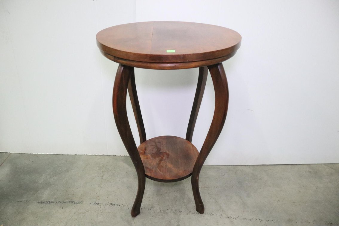 Round Stand