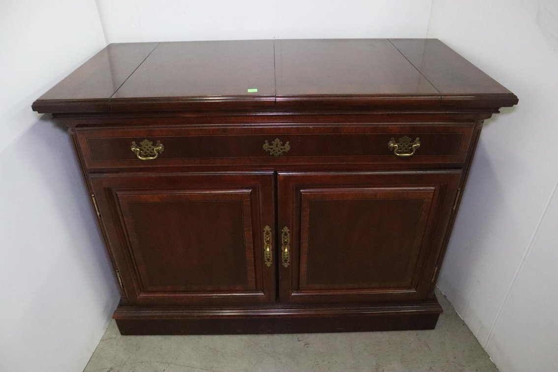 Bar/Serving Cabinet