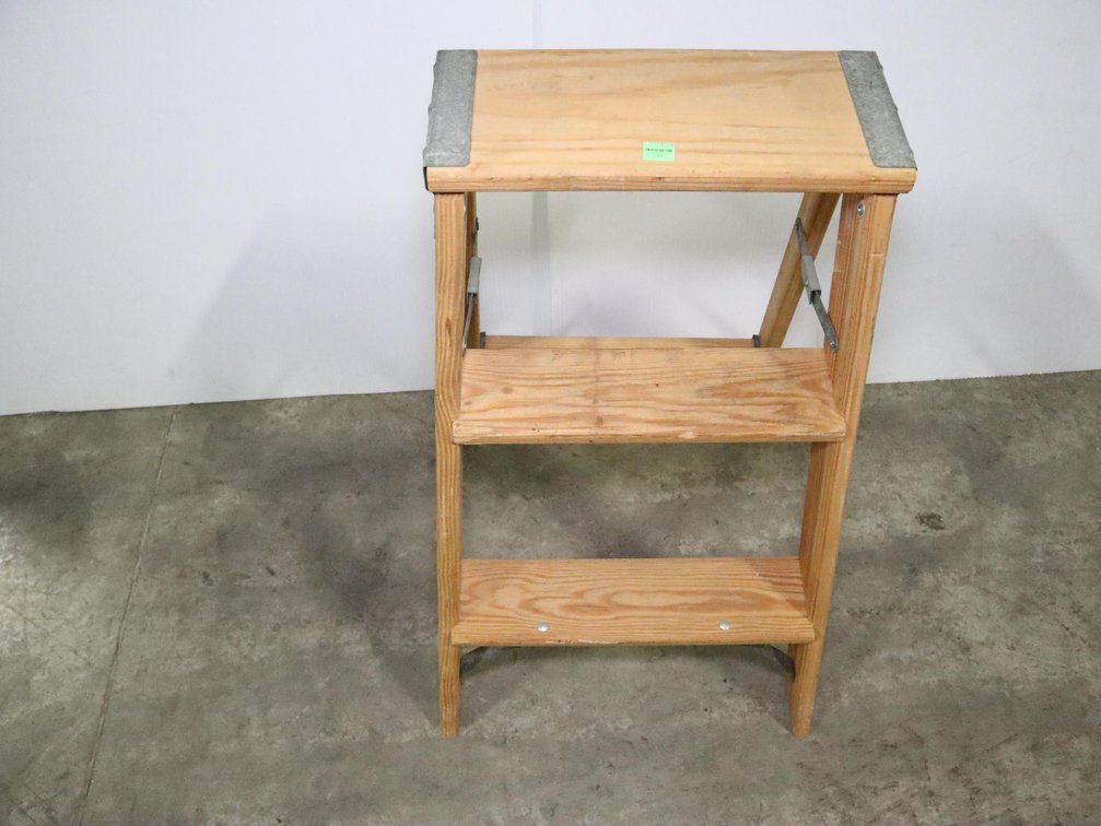 2 Foot Step Ladder, Short Step