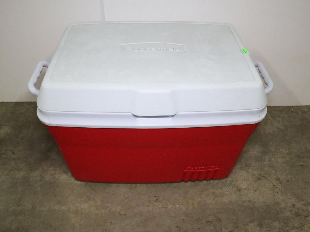 Rubbermaid Cooler