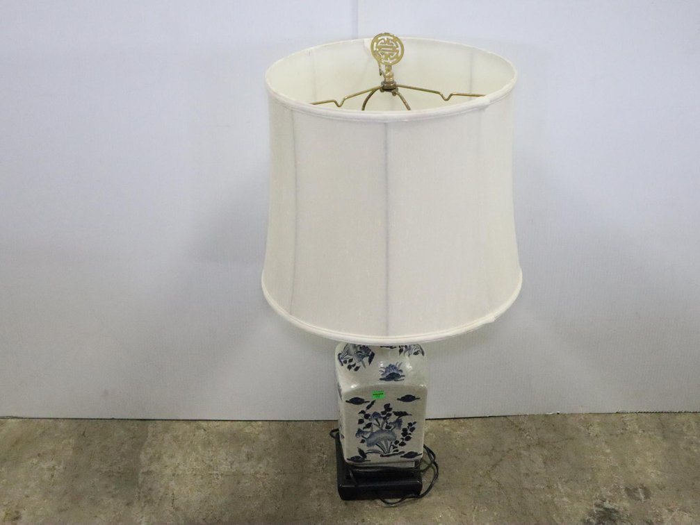 Oriental Ceramic Table Lamp