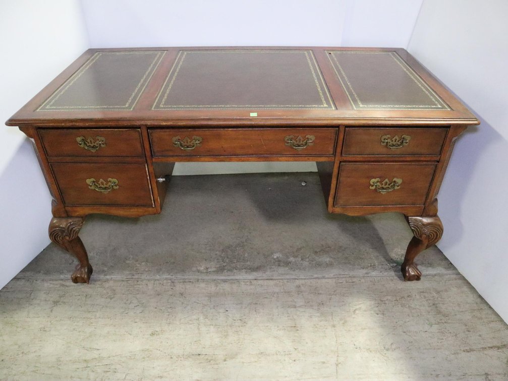 Hekman Executive Office Desk With Keyboard Drawer