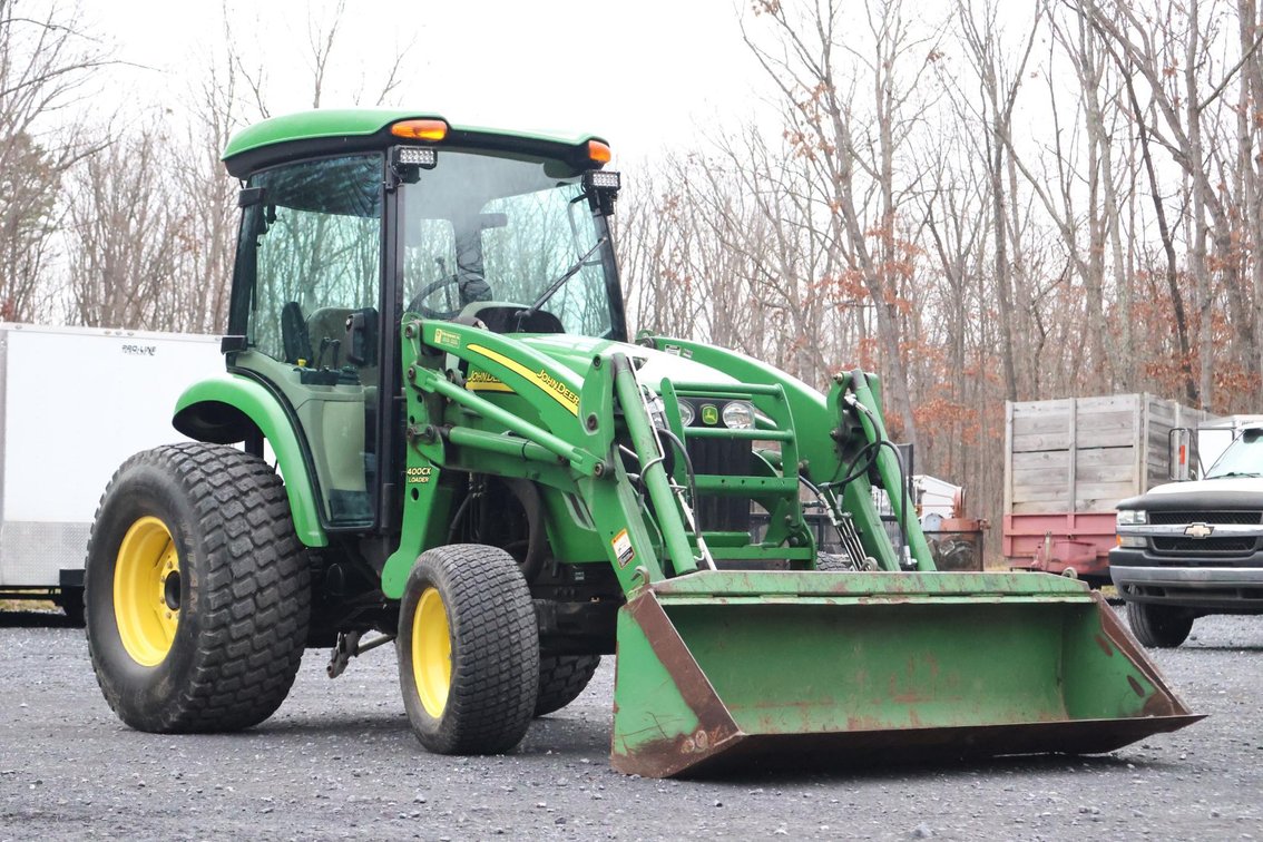 John Deere 4320 Diesel Tractor with 400CX Loader with spare tire 