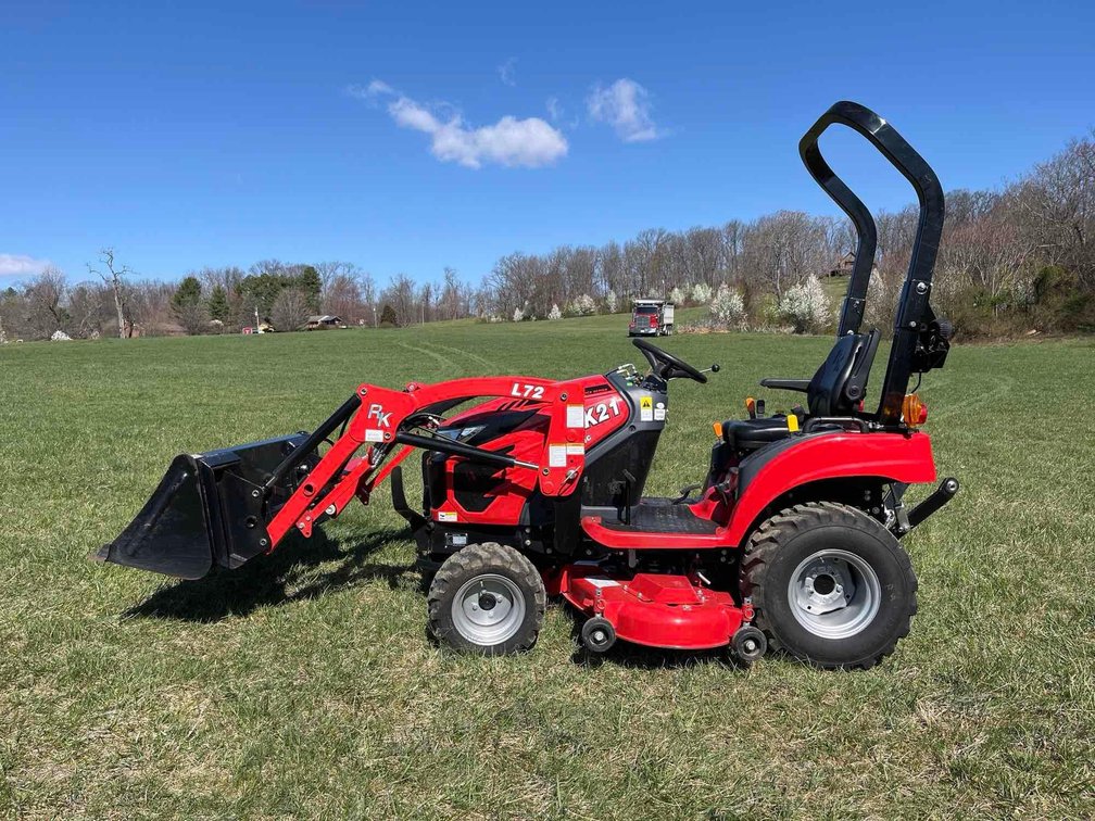 Rural King RK21 Hydrostatic 4WD Tractor - ONLY 20 hours 