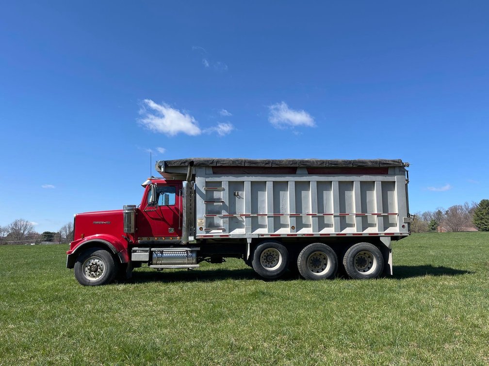 2007 Western-Star Dump Truck, 19' Bed, 505k Miles 2007 Western-Star Dump Truck with 19' aluminum dump bed 515 hp Detroit engine 13 speed manual transmission 19' aluminum bed power tarp 20f axle and 46r axles Quad locking differentials 3 stage engine