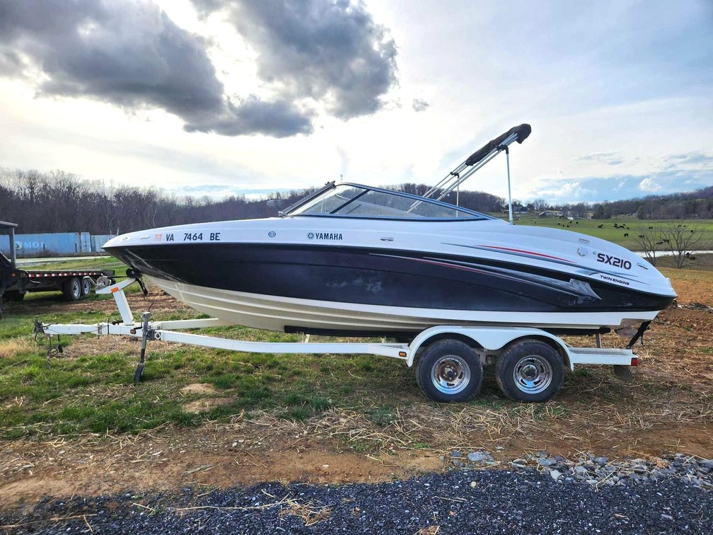 2006 Yamaha SX210 Boat and Trailer With (2) 110 HP marine engines