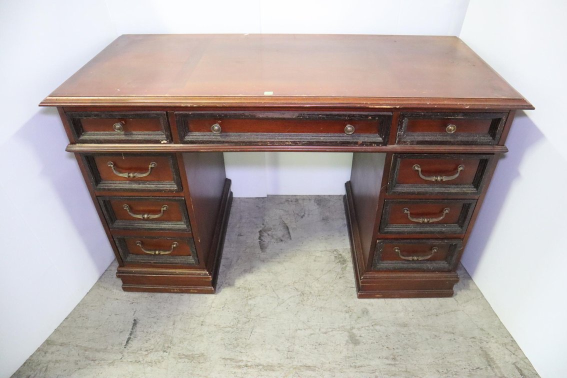 Kneehole Desk, Needs Cleaning