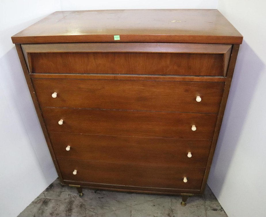 Mid Century Chest of Drawers By Bassett Furniture