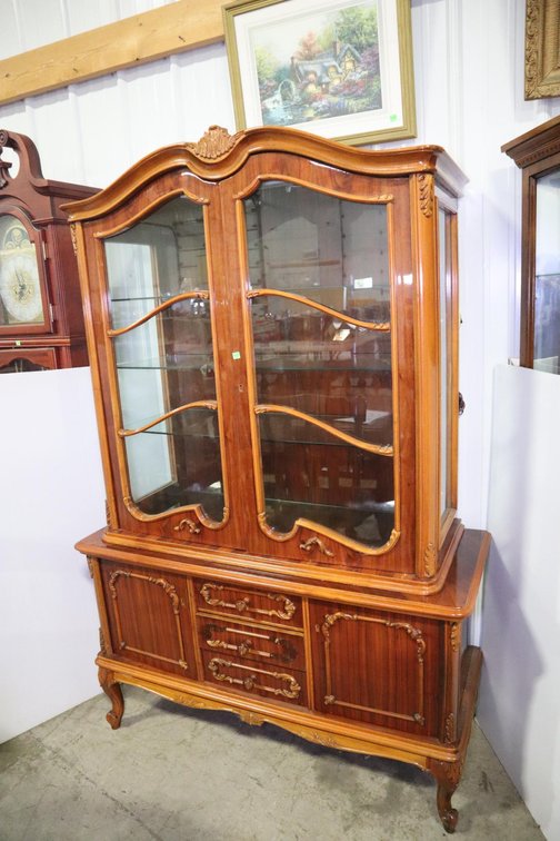 China Cabinet, Note Has Loose/Broken Leg Needs Glue