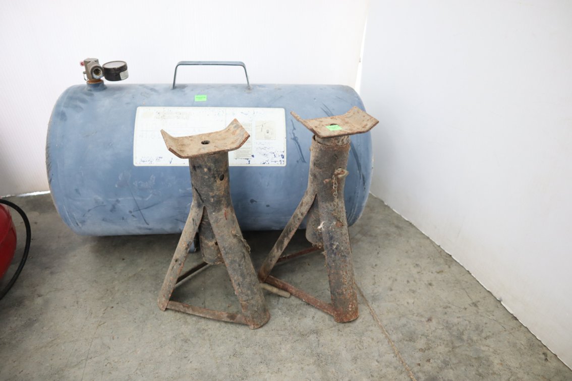 Portable Air Tank and Jack Stands