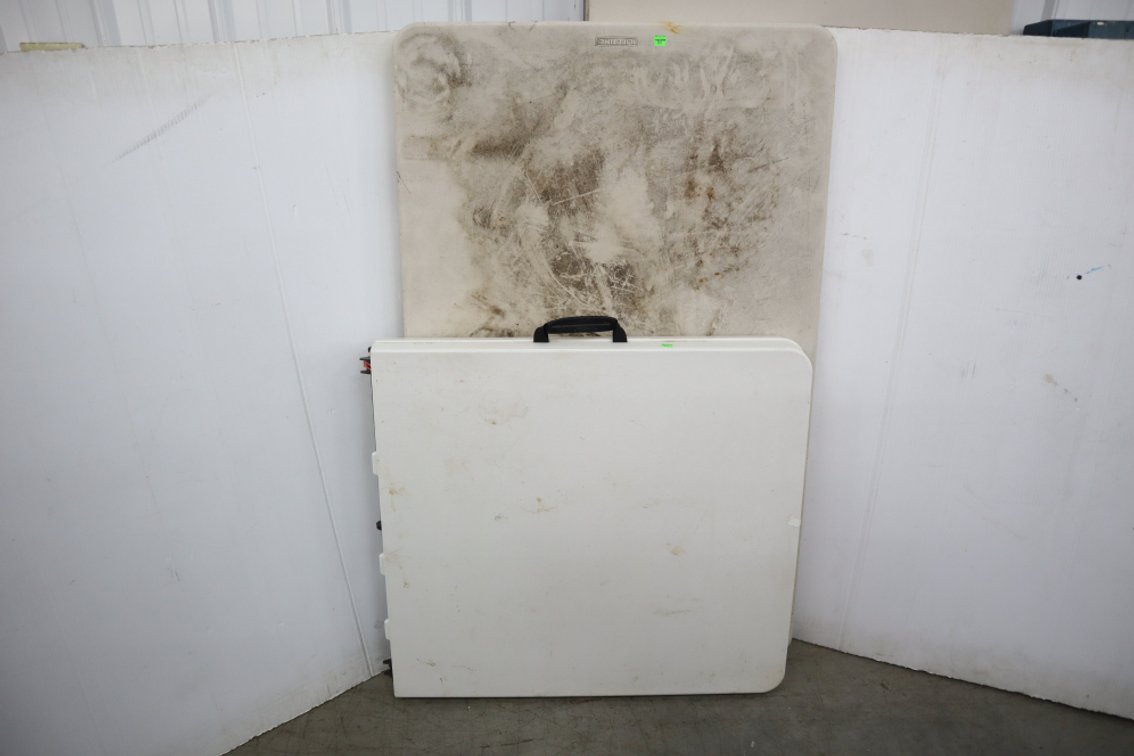 4 Ft and 6 Ft Folding Tables