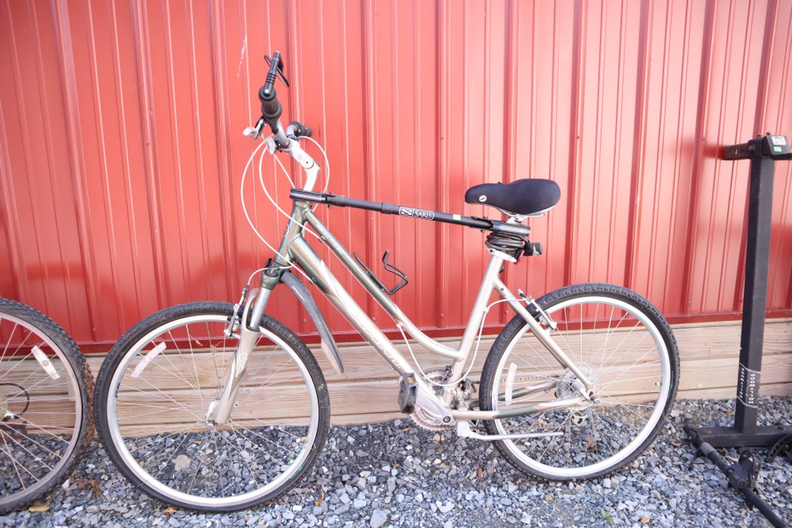 Giant Sedona DX 26-Inch Bicycle