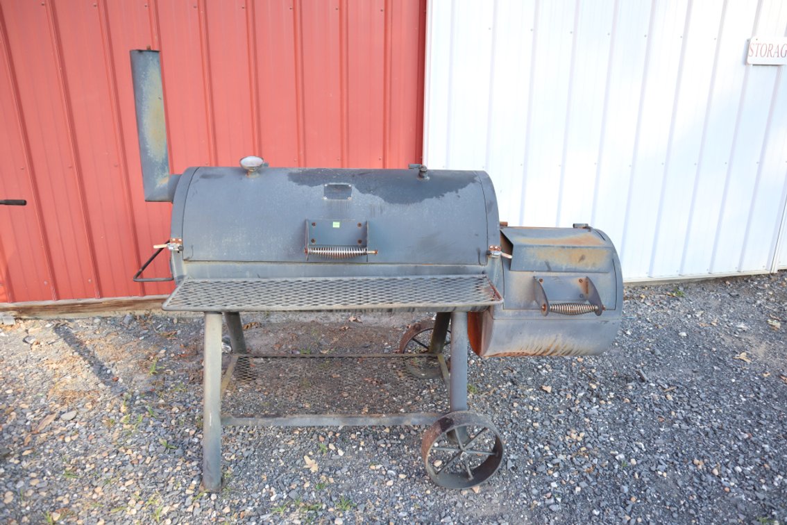 Oklahoma Joe Charcoal offset Smoker