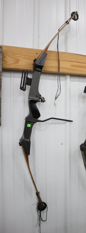 Hoyt Pro Hunter Compound Bow, Needs String and Cables