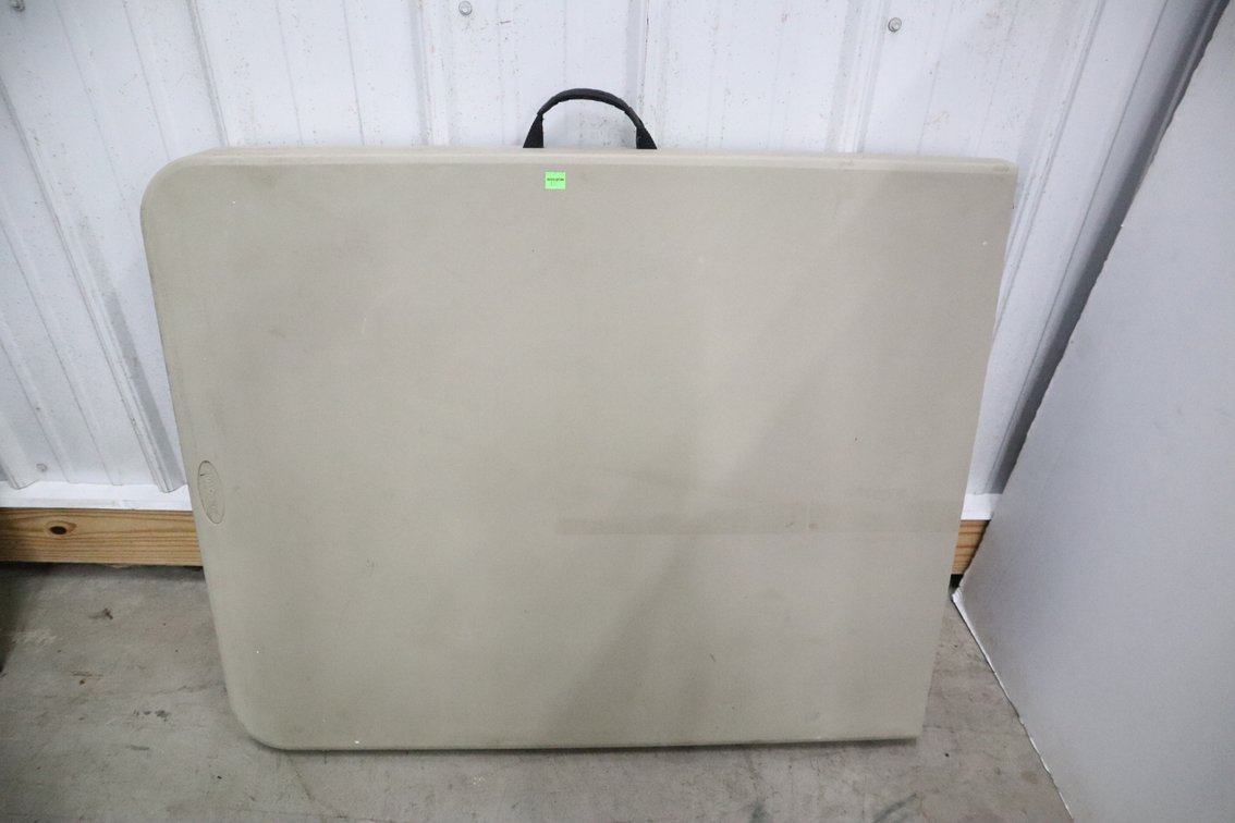 Samsonite 6 Ft Folding Table