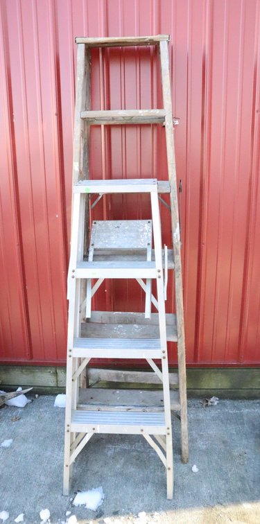 4 Ft and 6 Ft Step Ladders