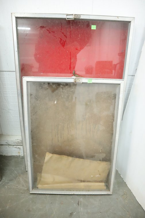 Pair of Display Cases, Only 1 Has Keys