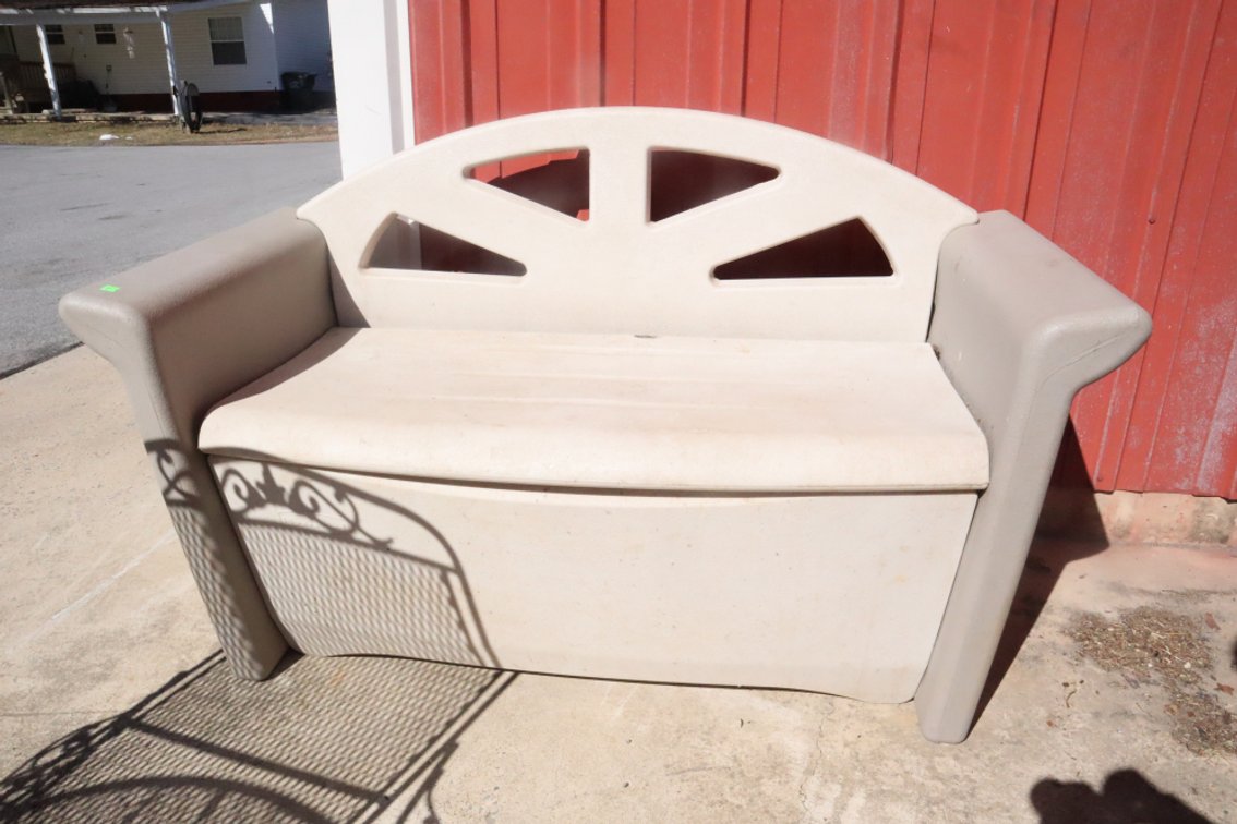 Rubbermaid Patio Bench With Storage