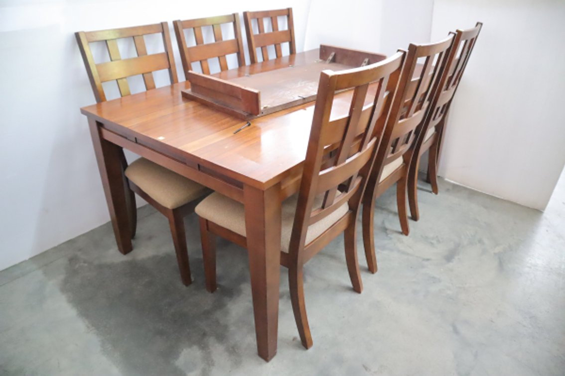 Dining Table With Extension Leaf and 6 Padded Chairs