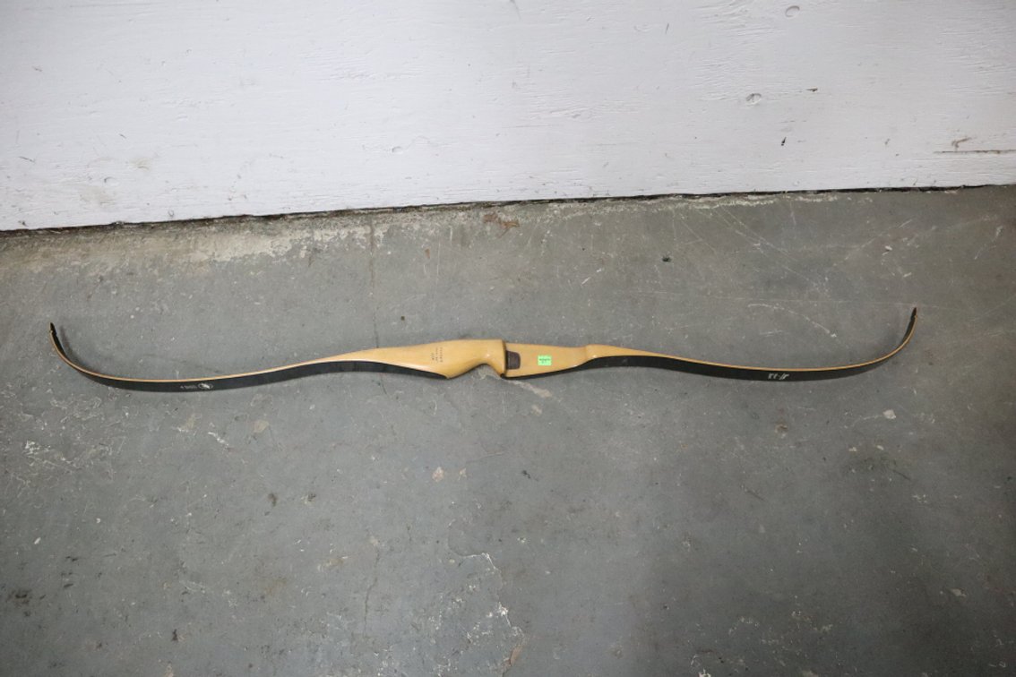 Bear RH Black Bear Recurve Bow, 60" 45#