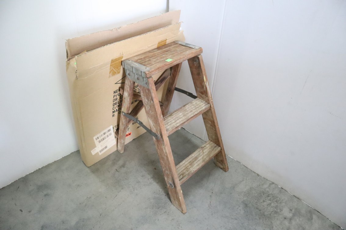 2 Ft Wooden Step Ladder and Deluxe Bed Rest