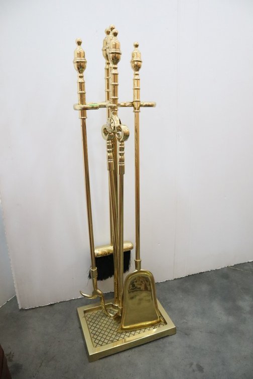 Virginia Metalcrafters Brass Fireplace Tool Set