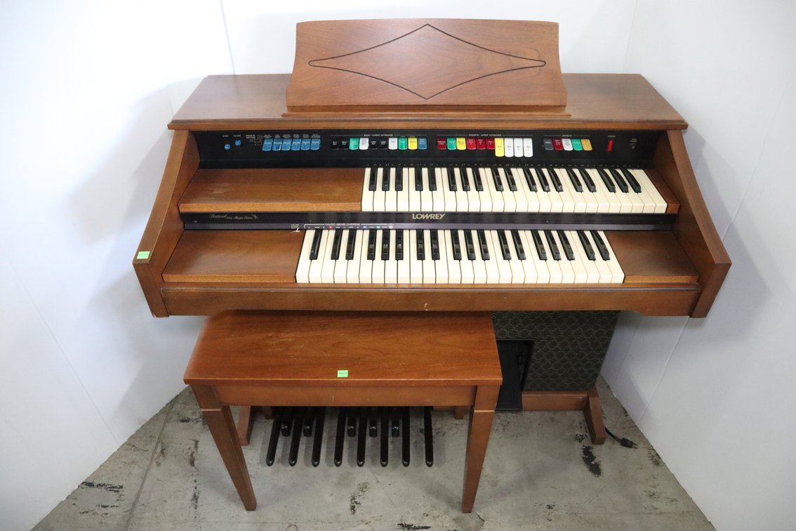 Lowrey Electric Organ