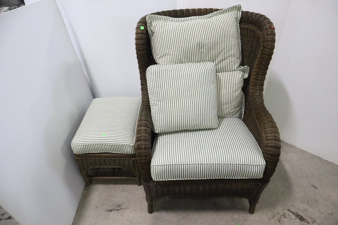 Raton Chair and Ottoman