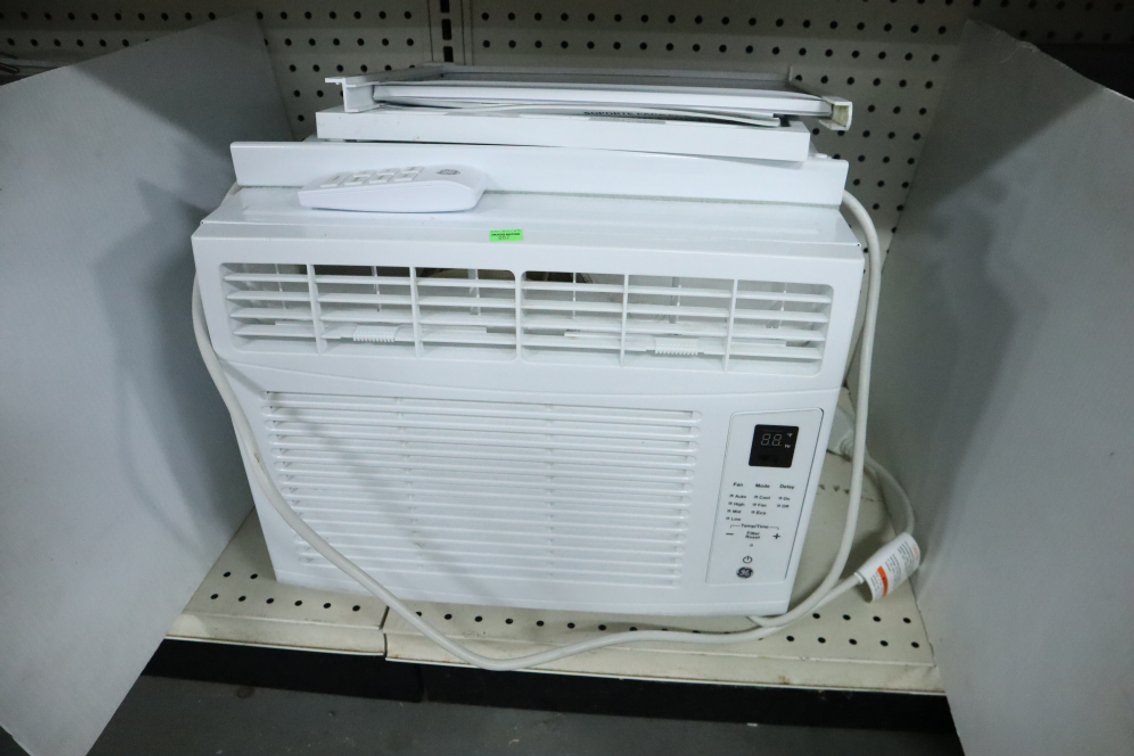 GE 6000 Btu Window Air Conditioner, Like New Condition