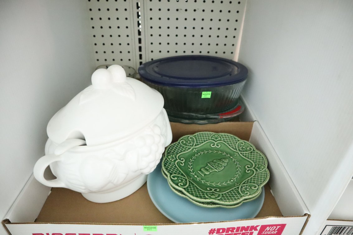 Group of Dishes, Pyrex Bowls, Glass Pie Pans