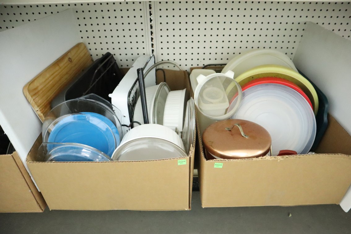 Kitchen Items, Some Tupperware