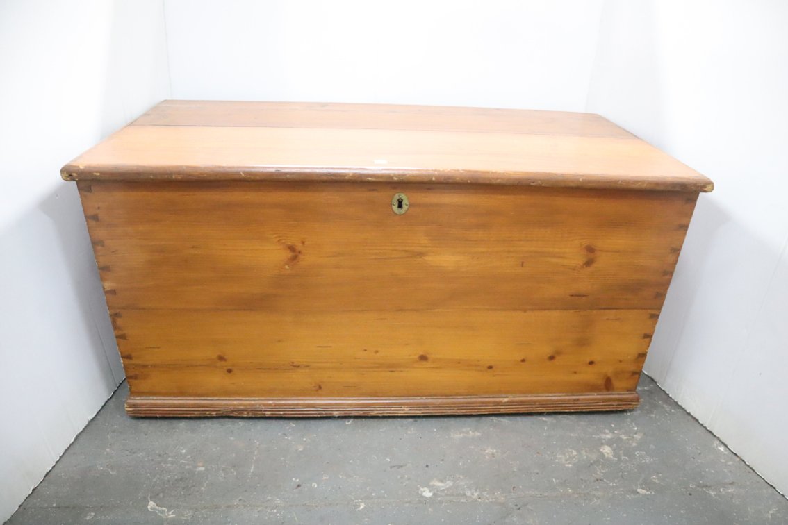 Antique Blanket Chest With Dovetail Corners