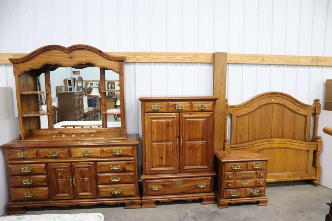 4 Piece Bedroom Set, Queen Size Bed Frame, Chest of Drawers, Dresser and Nightstand