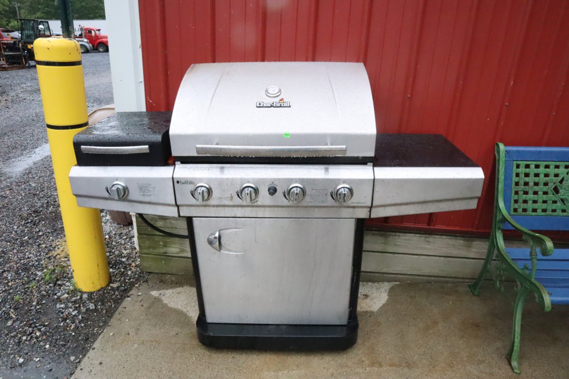 Charbroil Gas Grill