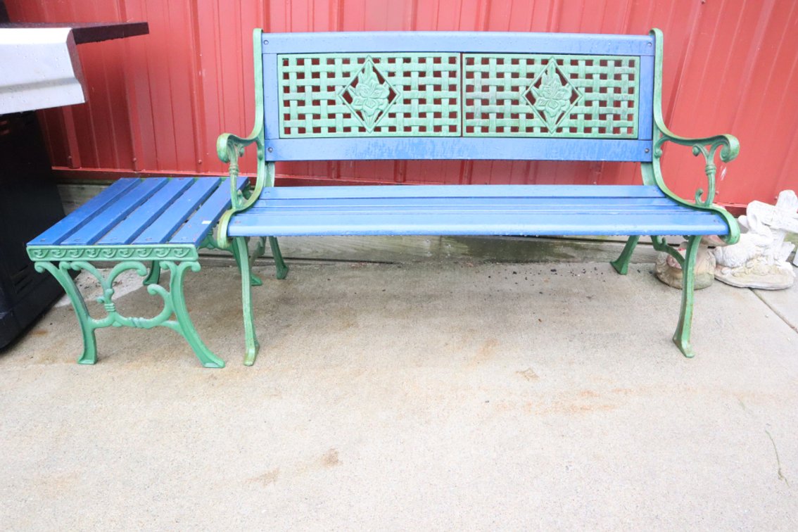 Park Bench With End Table