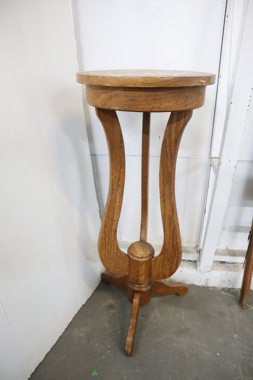 Round Stand