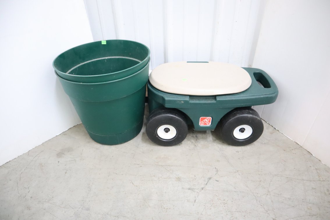 Step2 Garden Seat, Pair of Plastic Planters