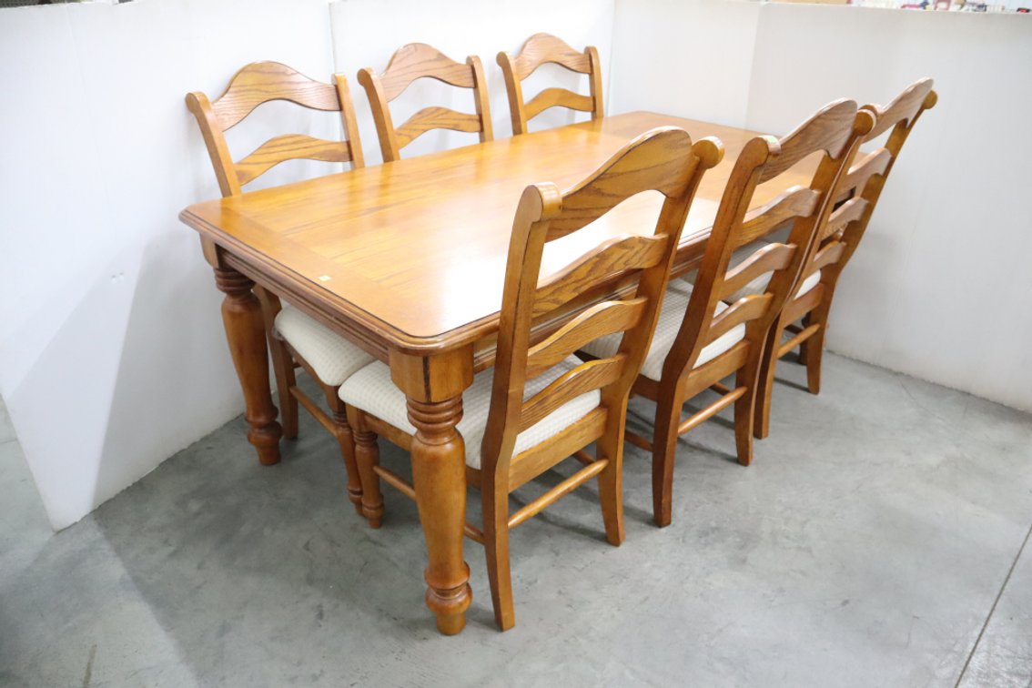 Dining Table With 6 Padded Chairs