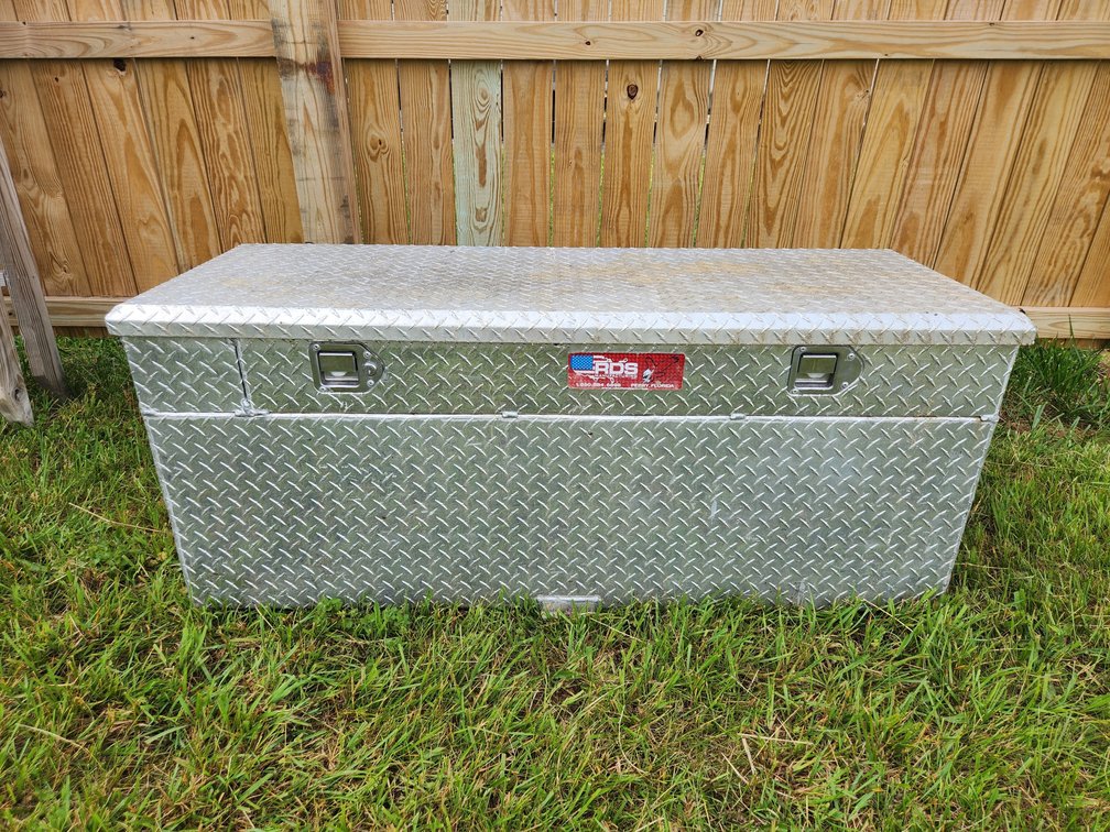Fuel transfer tank/toolbox