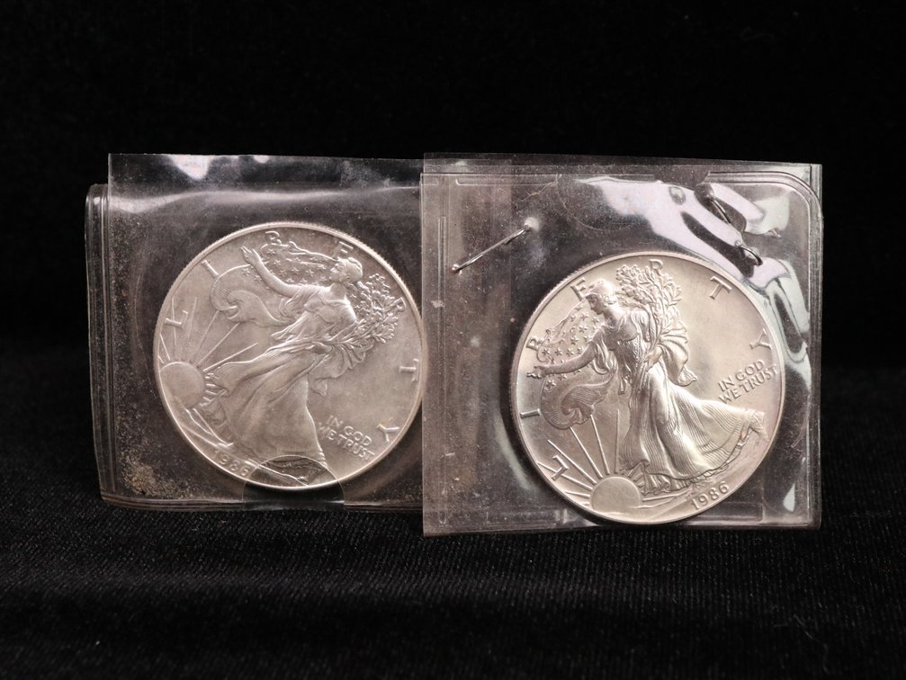 (2) Silver Eagles 1986