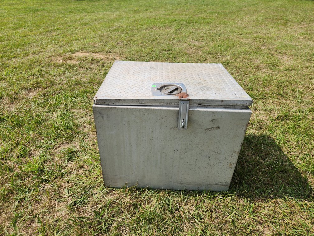 Aluminum truckers chain box