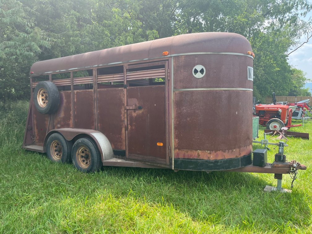 1992 M and R Stock Trailer 