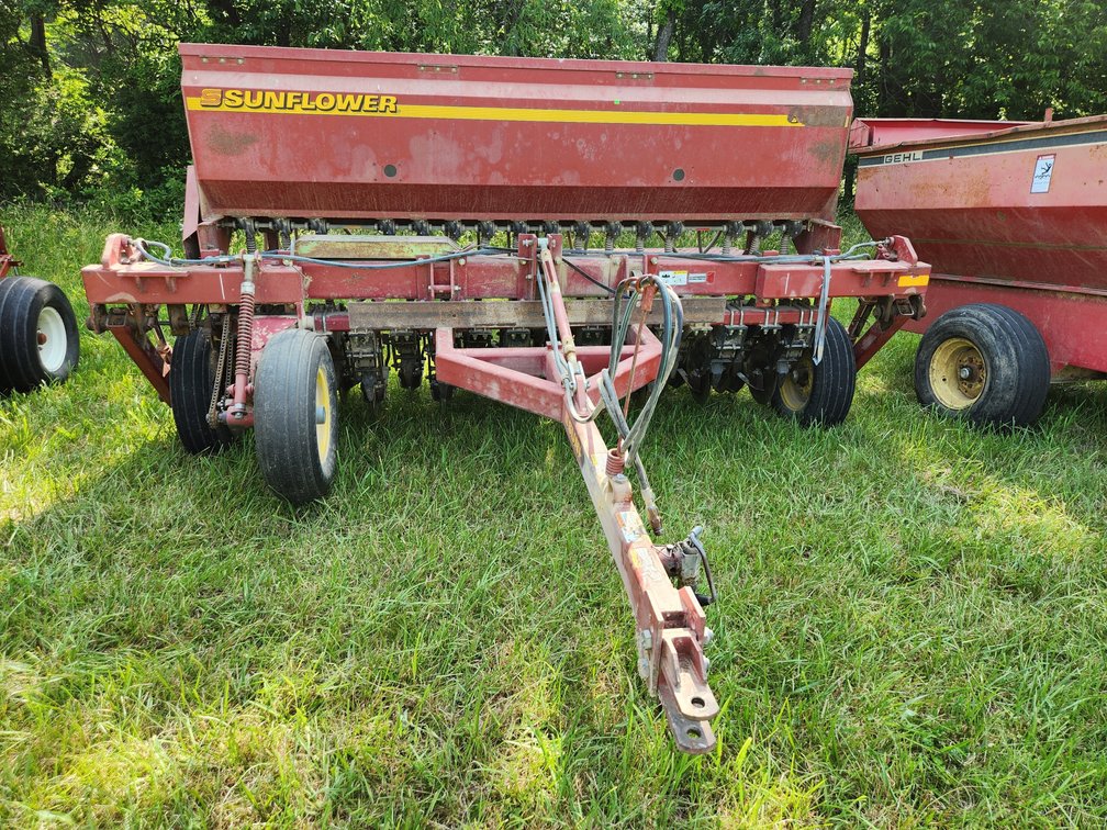 Sunflower 9311 grain drill