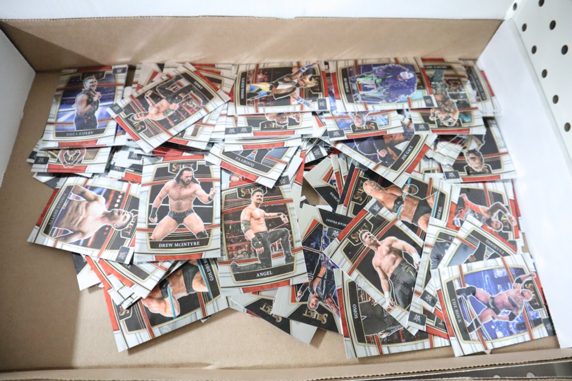 150 WWE Wrestling Cards