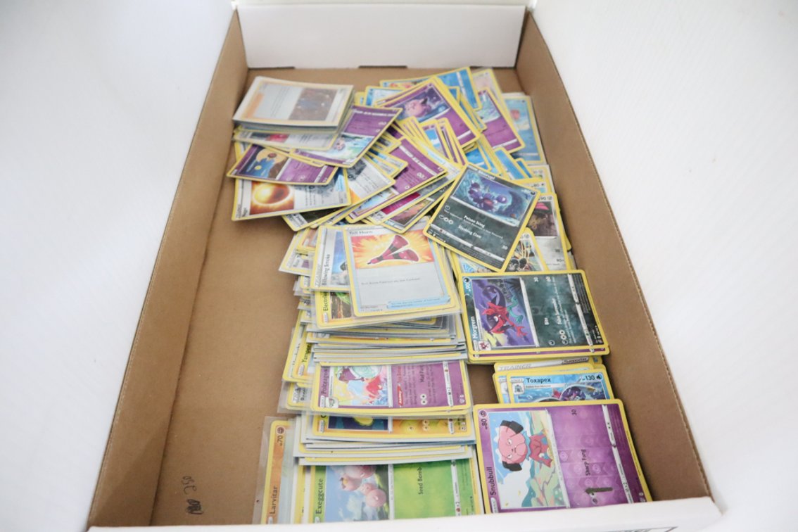 250 Reverse Holo Pokémon Cards