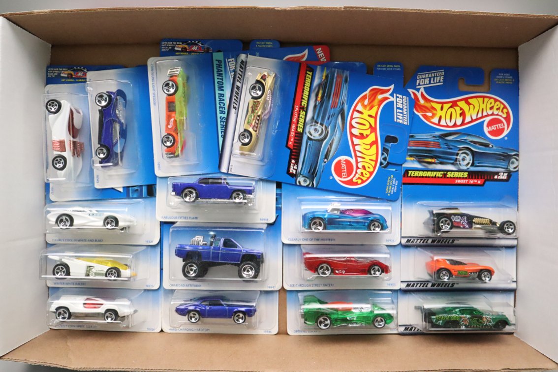 4 Complete Specialty Series Vintage Hot Wheels, 16 Hot Wheels Total